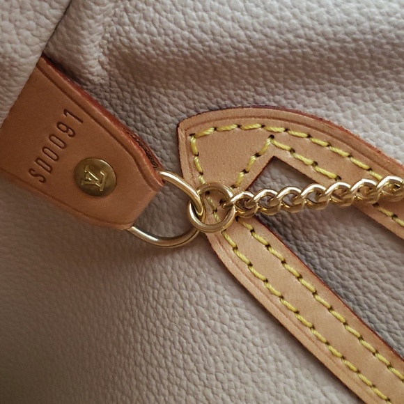 LOUIS VUITTON PETIT BUCKET -  LIKE NEW - Picture 9 of 14